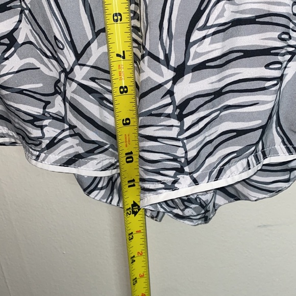 💫Adorable Gap fit black, white & grey patterned shorts! - Picture 3 of 6